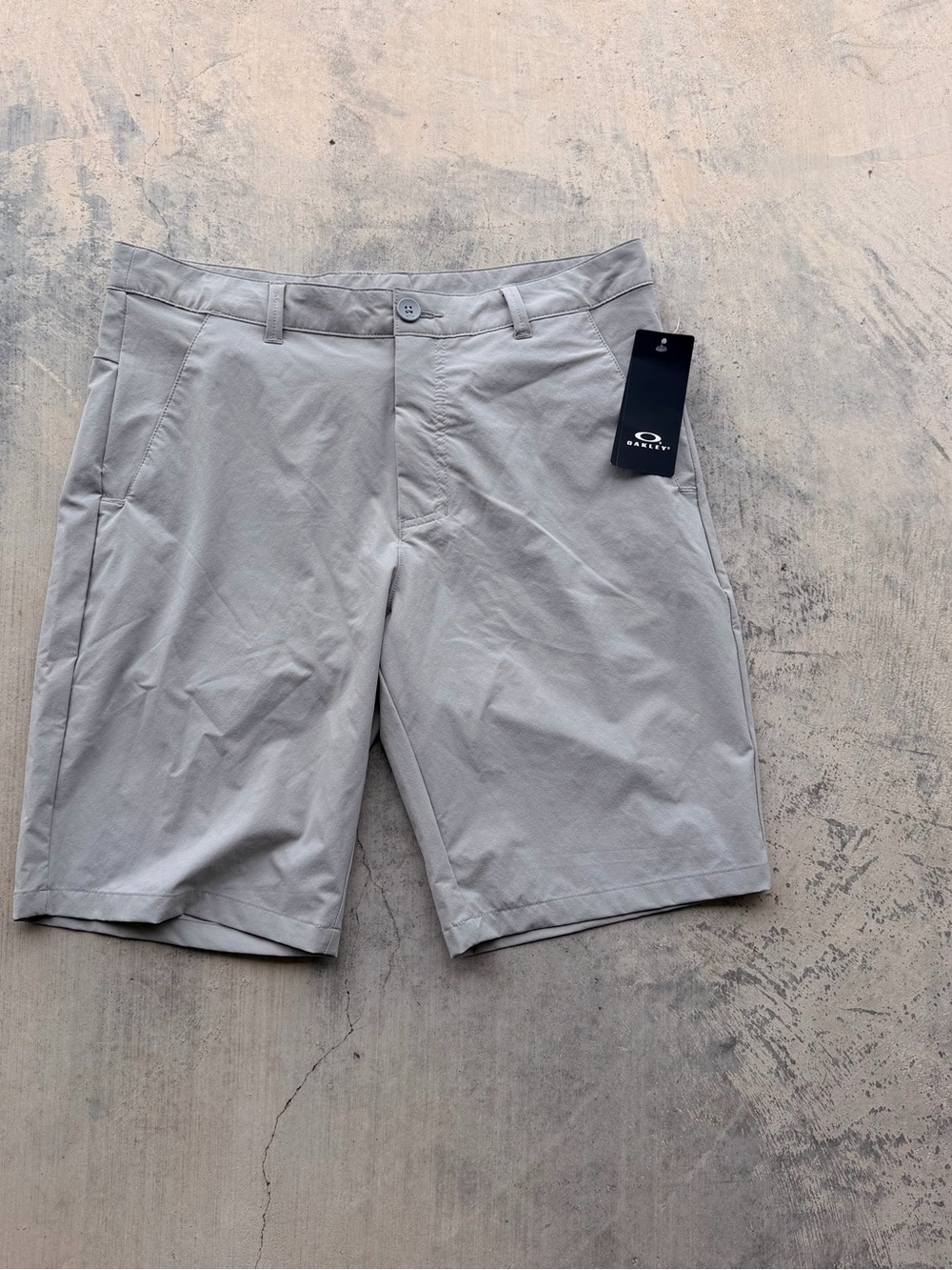 Oakley take pro 3.0 Men's stone Gray Performance Flat-Front Shorts